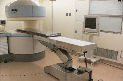 Figure 2 Intra-operative MRI and surgical bed installed in the operating room (color figure available online).