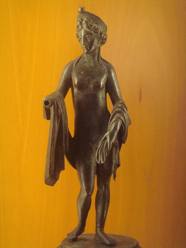 Figure 2. Roman statuette of the goddess Venus, 1st-2nd century AD, inv. n. A1902, Museum of Fine Arts Lyon. (photo A. Giumlia-Mair)