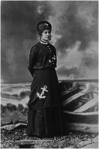 Figure 4 William Notman, Miss Stanton, 1880. Albumen print, 15 × 10 cm. II-56962.1, McCord Museum, Montreal.