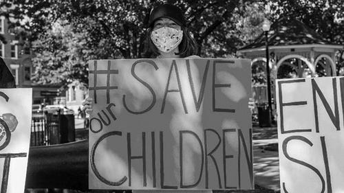 Figure 4. A rally in Keene, New Hampshire, with a protester holding up a sign bearing the QAnon-related hashtag #Saveourchildren. (Source: New York Times, 28.09.2020).