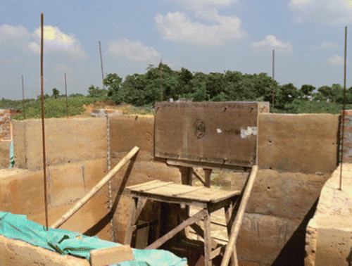 Figure 1 Rammed earth wall construction in Agartala (Northeast India).