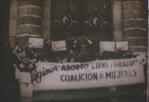 Figure 2. Frame from Cosas de mujeres showing a demonstration for the decriminalization of abortion