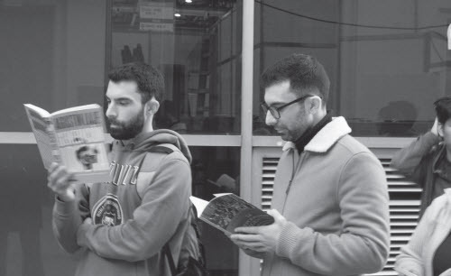 A reader checks out Agustín Laje’s Generación Idiota while waiting to enter the Buenos Aires International Book Fair, May 2023. (IVÁN SUASNABAR)