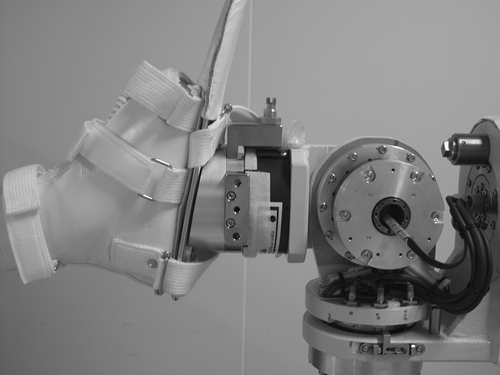 Figure 4. The 6-DOF force and torque sensor connected to the FRAC-Robo boot.