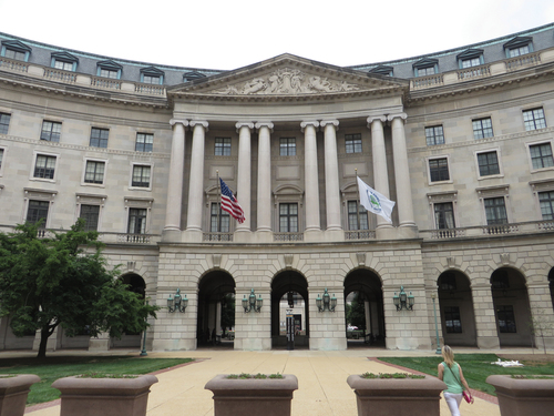 Figure 3. William Jefferson Clinton Federal Building, June 22, 2014. Photographer: Ken Lund via Flickr, https://www.flickr.com/photos/kenlund/14484399542.