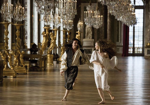 Figure 1. Versailles: scene set inside the Palace.Footnote14