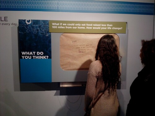 Figure 5. Dialogue box with questions posed to visitors. Credits: Ana Maria Navas Iannini.