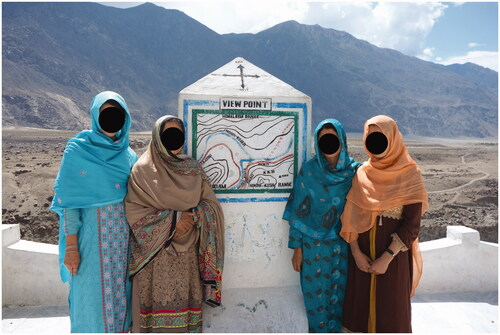 Figure 8 Local women on sightseeing trips in Gilgit-Baltistan. (Photo by the author, 2014)