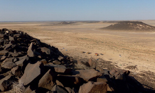 Fig. 1. Some of the mesa of the Wadi Qattafi, with our camp site for scale.