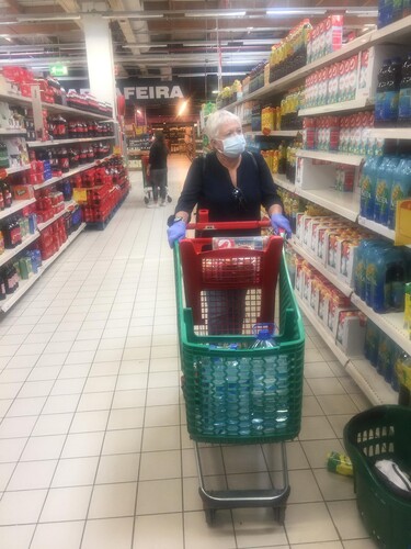 FIGURE 7. Shopping at the supermarket, photograph by Amália Lemos (69, 1st cycle of basic education, accountant, retired), sent on 27 April 2020