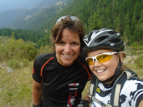 Figure 8. Natalie provides Lucy with nutritional support on a lung training run in the French Alps, 2015.Source: Authors.