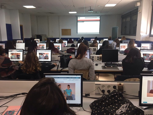 Figure 1. Students interacting with the PFCE simulation in the URJC computer laboratory.