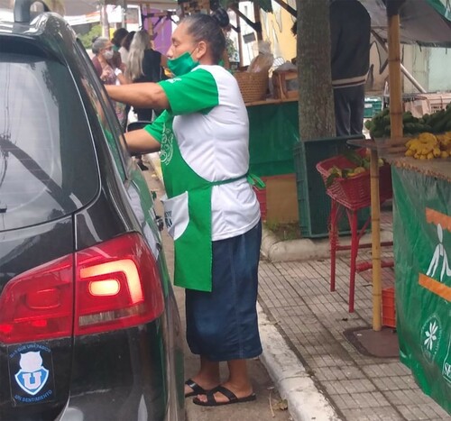 Figure 3. UMPES co-manages the Feira do Agricultor, which established a drive-thru option during the pandemic. Credit: Calgaro, Nasser, and Villela (Citation2021).