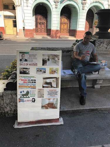 Figure 5. A real estate broker offering his services at the Paseo del Prado. That he offers his services both in Spanish and English exemplifies that he targets an increasingly transnational market.