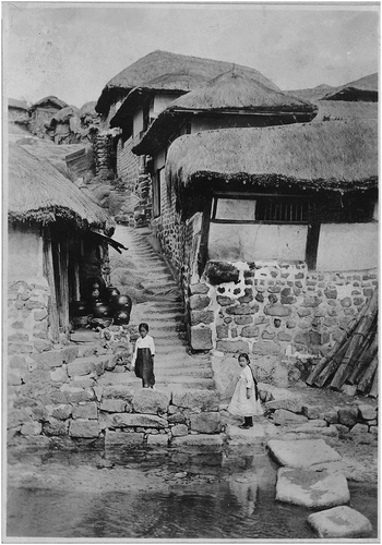 Figure 6. A picture showing a well-arranged Korean low-class minka district in Kaesong. Chosen buraku chosa tokubetsu hokoku: dai 1-satsu (minka).