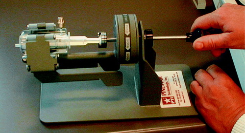 Figure 4.  Manual injector for increased distance and improved shielding of fingers.