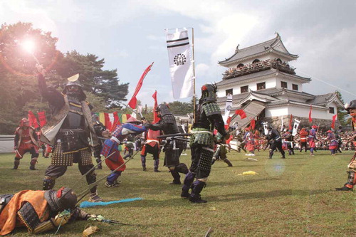 Figure 4. A scene from the second Oni Kojuro Matsuri Festival (3 October 2009).The main event of the festival is the reenactment of the Battle of Domyoji and the fierce fight between the Katakura army and Sanada army at the summer siege of Osaka Castle.(Source: Photograph courtesy of Shiroishi City General Affairs Department, Planning and Information Section.)