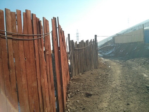 Figure 5. Wires providing electricity to land plots near Naraa in the sub-district. A common site in the ger districts, electricity is siphoned off a family’s registered distribution post and distributed to other families, often for a small profit. The bundles of wires reveal the multiple, interconnected, relational infrastructures underpinning this so-called ‘informal’ access to electricity. Photo: R. Plueckhahn, 2016.