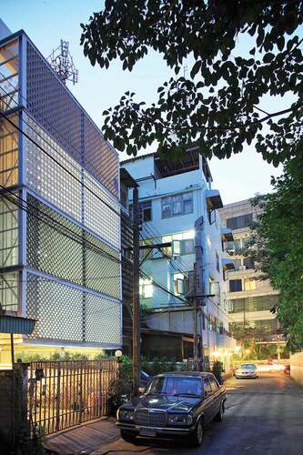 Figure 5. A view showing the main feature on the front façade of all(zone)’s The Headquarters. It is a double-layered façade comprising a full-height transparent folding doors on the internal layer and steel-framed concrete blocks on the external layer. This outstanding feature ensures visual transparency, intrusion of natural light and ventilation, while filtering strong sun and preventing burglary