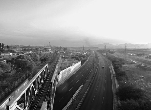 Fig. 3: An interstitial boundary space between Cerrillos and Pedro Aguirre Cerda.(Source: Authors’ photo, 2016).