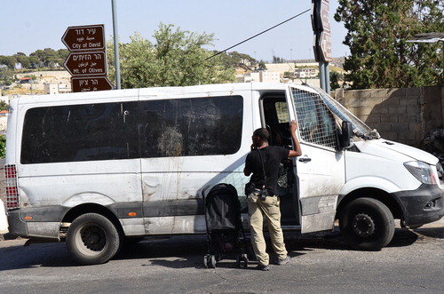 Figure 1. Private security guards providing transport services for Jewish-Israeli settlers, Silwan (Jerusalem), May 2015. Photo: Author.