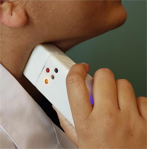 Figure 5 Auscultation of the carotid vascular sound of a voluntary subject with the final CAAS.