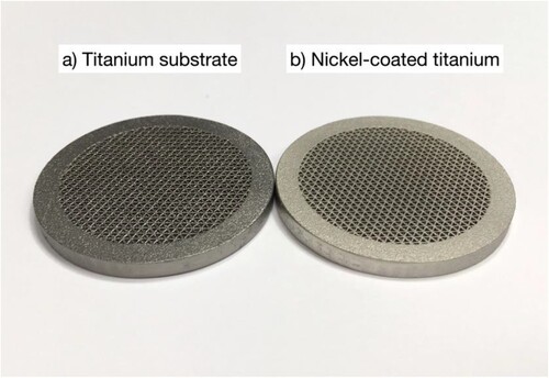 Figure 2. Photographs of the 3D-printed porous electrodes with triangular 20 ppi architecture before and after the coating procedure. a) 3D-printed titanium alloy substrate. b) After nickel electrodeposition.