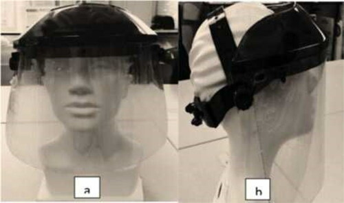 Figura 2. Vistas frontal (a) y lateral (b) de una pantalla facial reutilizable de longitud cara/cuello con visera, banda superior y ajuste de trinquete.