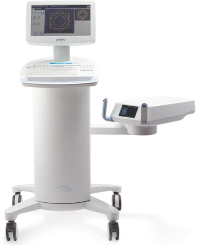 Figure 1 The KXL II device (Avedro Inc., Waltham, MA, USA) shown with the customizable annular pattern designed in the main control screen and the steerable ultraviolet-A head unit with the built-in tracker camera image.