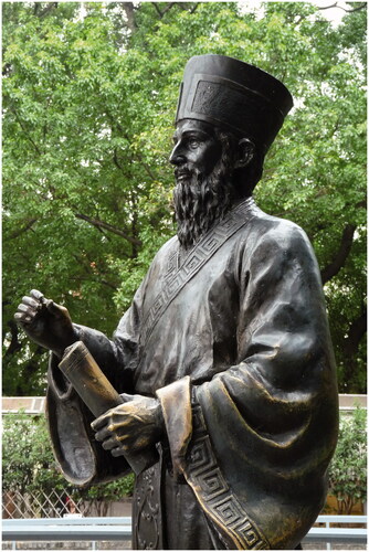 Figure 4 Matteo Ricci with his 'translated' dress (attribution: creative license AwOiSoAk KaOsIoWa).