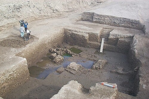Figure 11. Excavations in the fawakhir quarter in 1999 (P. Sheehan).