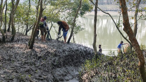Figure 6. Filming in Shyamnagar, Bangladesh (2022). Reproduced courtesy of Dhaka International Mobile Film Festival.