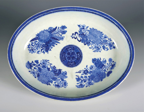 Figure 2. A family crest porcelain, Jiaqing, Qing dynasty.