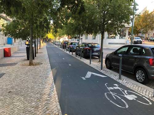 Bike Lane at Av. Duque d’Ávila, Lisbon. Image: the author.
