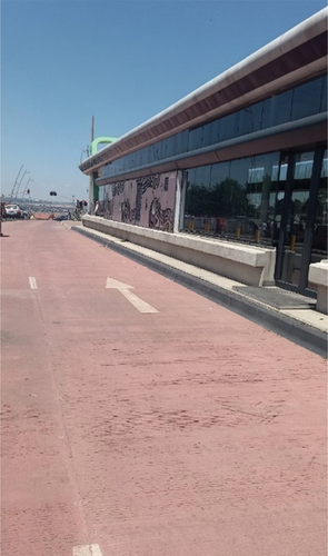 Figure 4. Dedicated Harambee BRT lanes outside stations.