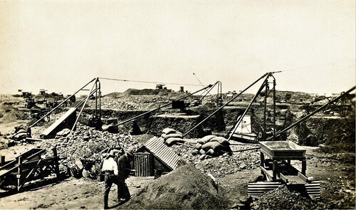 Figure 4. Deep diamond digging in Grasfontein, Lichtenburg. (Source: J. Wood, ‘Grasfontein Diamond Diggings, 1927’, available at http://www.on-the-rand.co.uk/Diamond%20Grounds/Lichtenburg13.htm, retrieved 12 September 2022.)