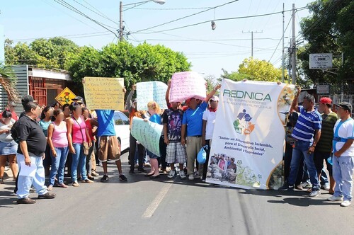 Figure 4. Waste pickers protests in front of the Managua City Hall after evictions in April, 2017.Source: RedNica.