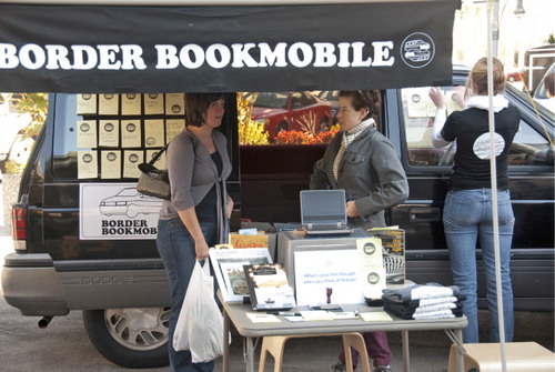 FIGURE 4 Border Bookmobile, Windsor downtown market. Image credit: Lee Rodney.