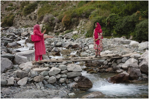 Figure 3 Young women posing for photos on a trip to a nearby valley. (Photo by the author, 2014)