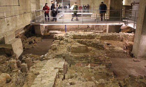 FIGURE 4  Visiting the Billingsgate Roman bathhouse in the City of London during the Reconfiguring Ruins London workshop in January 2015. Photo by author N. Bartolini. (Color figure available online.)