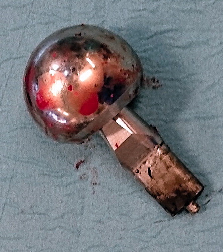 Figure 4. ABG II modular head (LFit) and neck after revision with corrosion on the neck part engaged in the stem–neck junction.