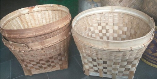 Figure 1. Baskets as a clover culinary container carried by Bakul Semanggi Gendong.(Source Picture: https://www.tokopedia.com/find/bakul-jamu-gendong).
