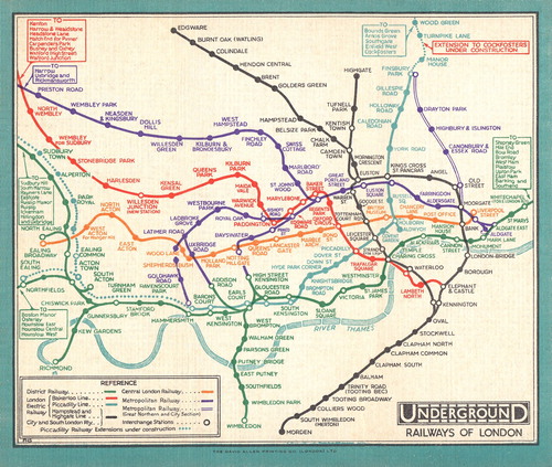 Figure 5. Tenth edition of Fred H. Stingemore’s pocket map of the London Underground network, issued in 1931 by the Underground Electric Railways of London (UERL) and printed by the David Allen Printing Company Ltd. It was in circulation when Beck first presented his prototype to the UERL’s Publicity Office. Note the smaller size of 167 × 144 mm compared with earlier pocket maps (private collection).