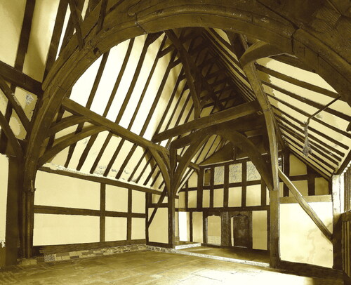 Figure 4. Aisled spere truss and end truss at West Bromwich Manor, with a central base-cruck truss (1270–88d) (© Bob Meeson)
