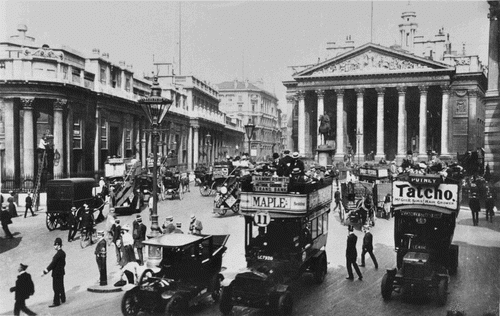 FIGURE 2 Traffic outside the Bank of England in Threadneedle Street, 1914. Reproduced by permission of London Metropolitan Archives, City of London SC/PHL/01/BOX 025 (Collage 49792).