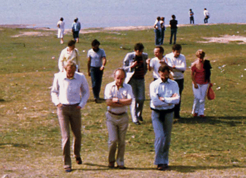Figure 2. Al Saupe (centre) discussing science with Heino Finkelmann (left) and Hans Gruler (right) in Calabria (September 1982).