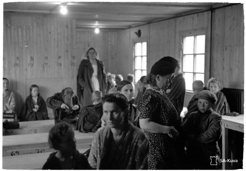 Figure 6. Delousing Finnish women and children in Haparanda, Sweden (SA-kuva 163126/Haaparanta/19.09.1944).