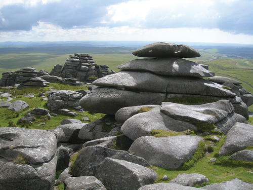 Figure 1. The naturally weathered tors west of the summit of Rough Tor, set high above the rolling lower downlands of Bodmin Moor. These tors appear to have been intensely valued by early prehistoric communities who set up monuments (including view frames, stone circles and cairns) in relation to them. Among the tors can be seen several cheesewrings, stacks of overlapping slabs, that may have been used for excarnation. Photograph: Peter Herring.