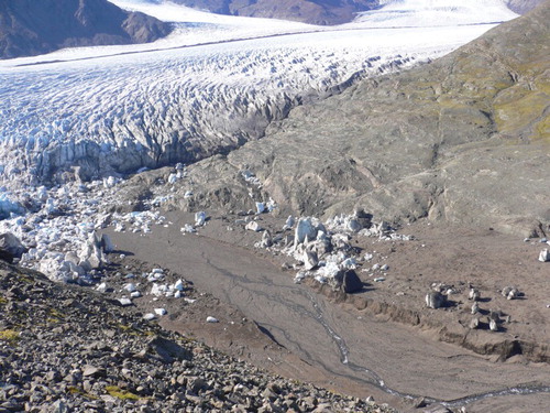 Figure 1. View over Vatnsdalur in 2008 after a lake drainage event. Icebergs have been stranded on the former lake bed after drainage of lake waters beneath the ice margin.