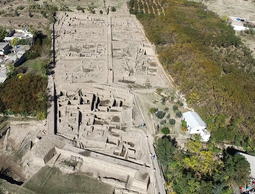 Figure 4. Aerial photo of the south-western sector, from South (F. Khalik, © ISMEO).